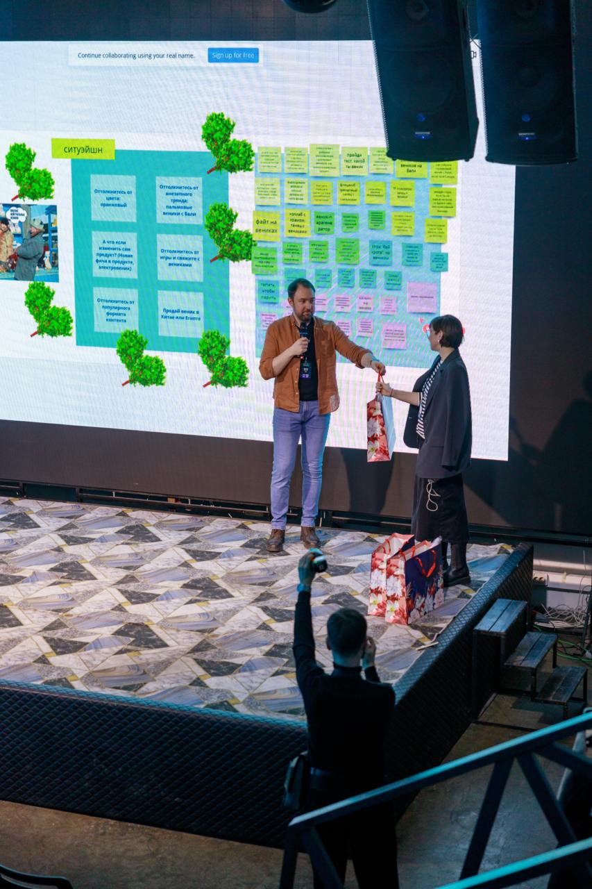 Лиза посмотрела на экран перед началом Хабр Семинара и сказала: «Чувствую, вайб хороший». Так и вышло.  
Год назад мы начали путь офлайн-ивентов. А сейчас? Сейчас у нас 163 гостя на сложной теме | Сетка — социальная сеть от hh.ru