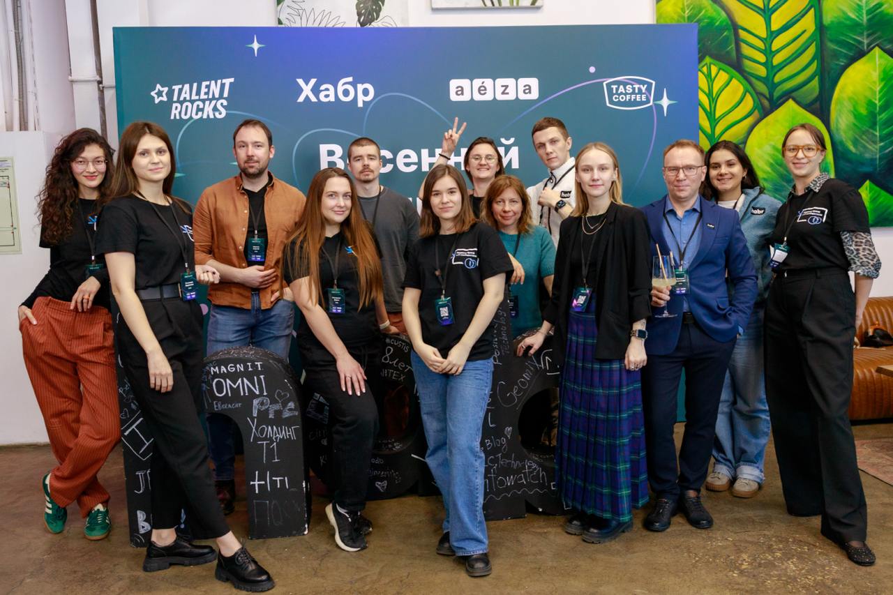 Лиза посмотрела на экран перед началом Хабр Семинара и сказала: «Чувствую, вайб хороший». Так и вышло.  
Год назад мы начали путь офлайн-ивентов. А сейчас? Сейчас у нас 163 гостя на сложной теме | Сетка — социальная сеть от hh.ru