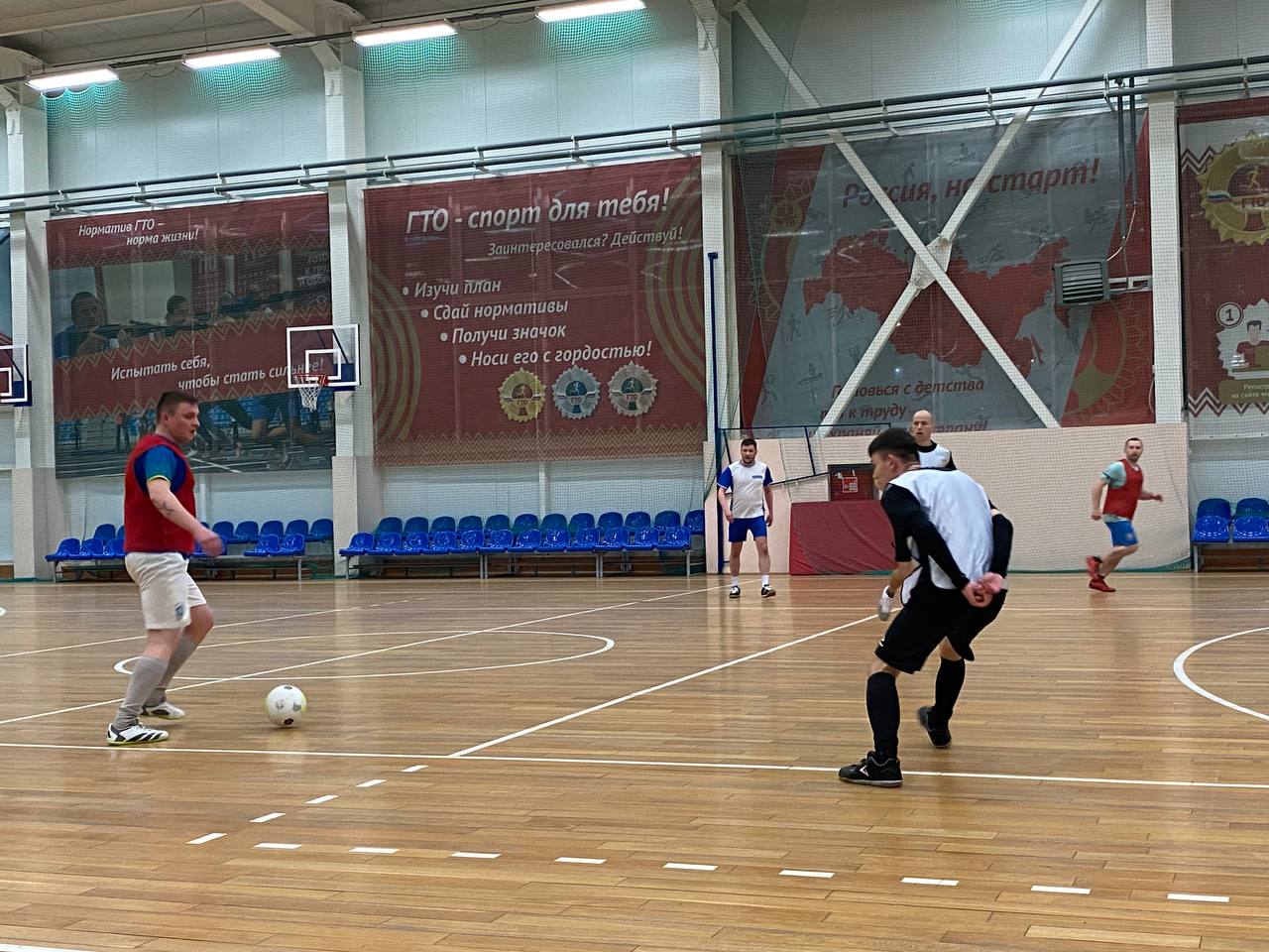 ⚽️ Тяжело на тренировках, легко на матчах
В минувшую субботу сотрудники завода HAVAL собрались на очередную футбольную тренировку. Всего в ней участвовало 18 человек | Сетка — социальная сеть от hh.ru