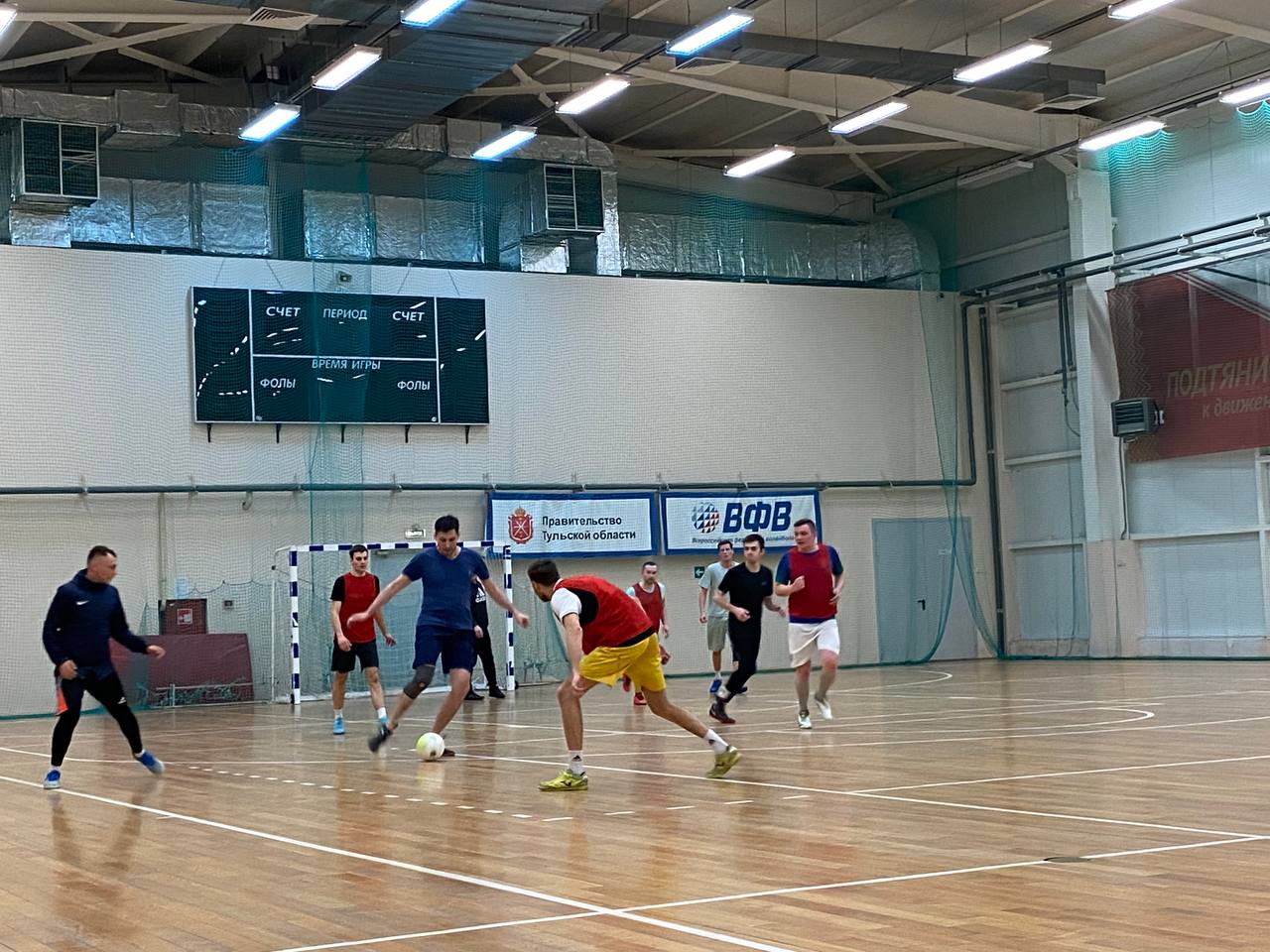 ⚽️ Тяжело на тренировках, легко на матчах
В минувшую субботу сотрудники завода HAVAL собрались на очередную футбольную тренировку. Всего в ней участвовало 18 человек | Сетка — социальная сеть от hh.ru