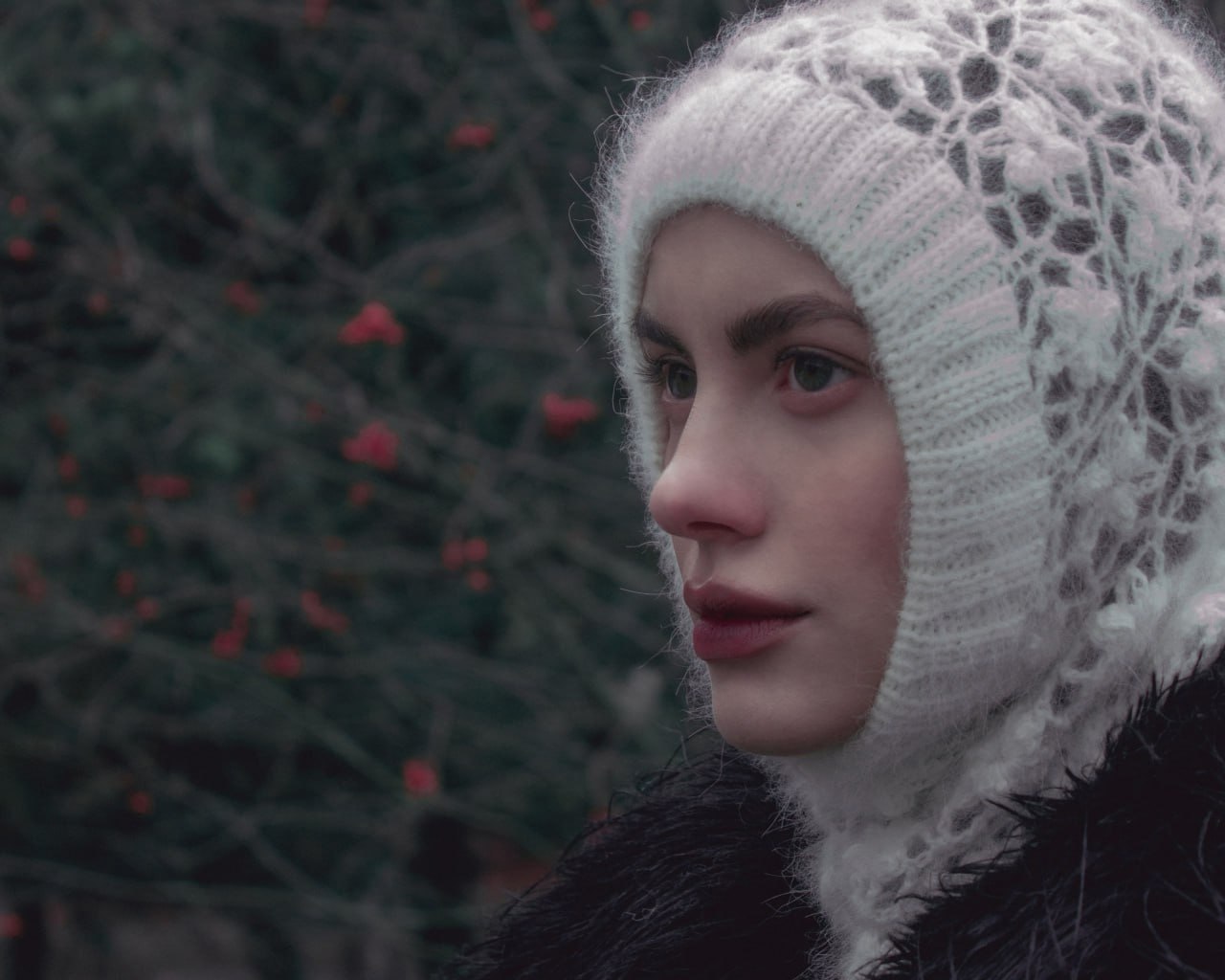 👑 Самые красивые фото для ЮЖЕ, конечно же, делает Дмитрий Колнаузов.
Там снова снегов показывают, так что вязаные аксессуары далеко не убираем, особенно ажурные | Сетка — социальная сеть от hh.ru