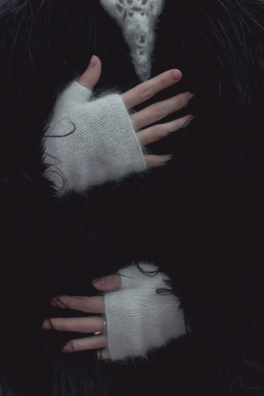 👑 Самые красивые фото для ЮЖЕ, конечно же, делает Дмитрий Колнаузов.
Там снова снегов показывают, так что вязаные аксессуары далеко не убираем, особенно ажурные | Сетка — социальная сеть от hh.ru