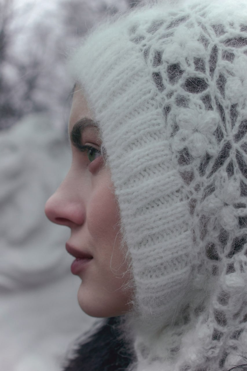 👑 Самые красивые фото для ЮЖЕ, конечно же, делает Дмитрий Колнаузов.
Там снова снегов показывают, так что вязаные аксессуары далеко не убираем, особенно ажурные | Сетка — социальная сеть от hh.ru