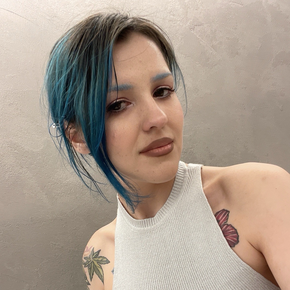 Arina Si | Сетка — социальная сеть от hh.ru