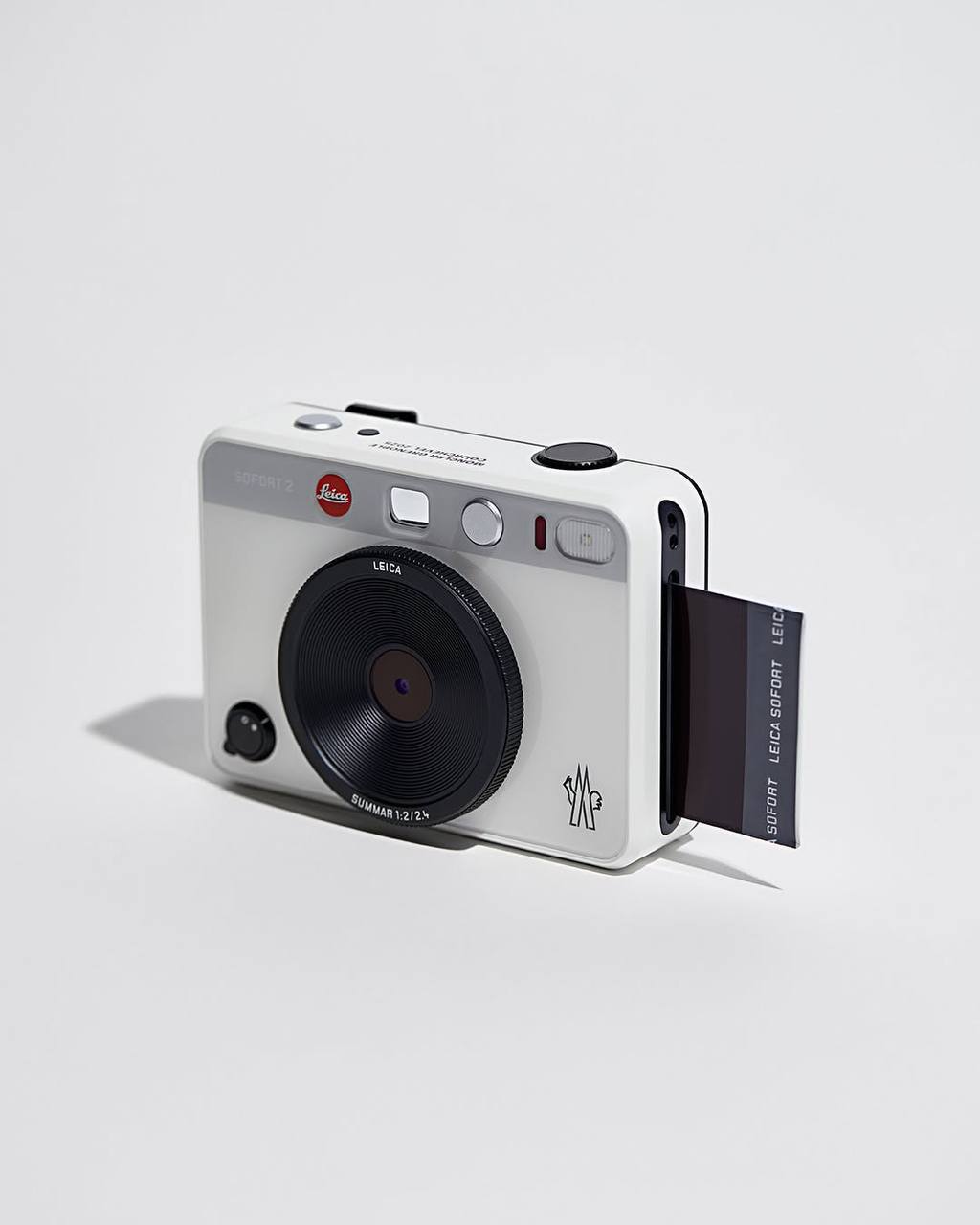 📸 Moncler и Leica показали серию фотоаппаратов к показу в Куршевеле | Сетка — социальная сеть от hh.ru