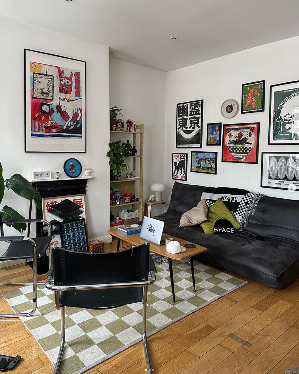 Потрясающий пример аккаунта построенного только на UGC 
Нашёл в Инсте бизнес, который печатает плакаты. Просто плакаты, ничего сложного. Для интерьеров | Сетка — социальная сеть от hh.ru