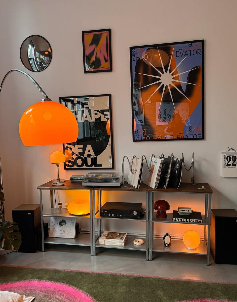 Потрясающий пример аккаунта построенного только на UGC 
Нашёл в Инсте бизнес, который печатает плакаты. Просто плакаты, ничего сложного. Для интерьеров | Сетка — социальная сеть от hh.ru