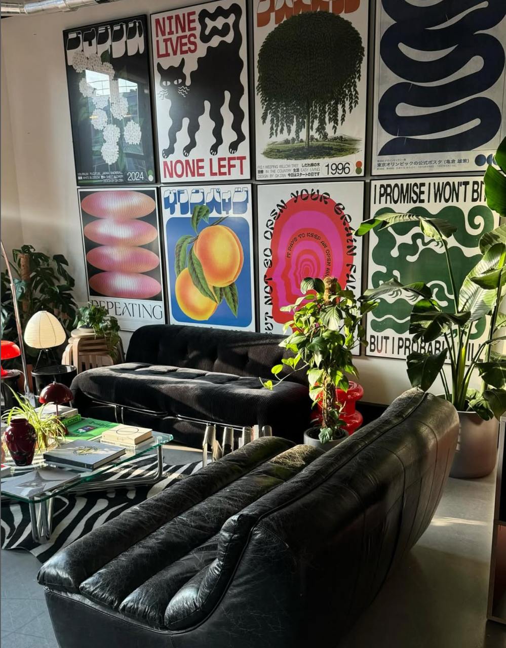 Потрясающий пример аккаунта построенного только на UGC 
Нашёл в Инсте бизнес, который печатает плакаты. Просто плакаты, ничего сложного. Для интерьеров | Сетка — социальная сеть от hh.ru