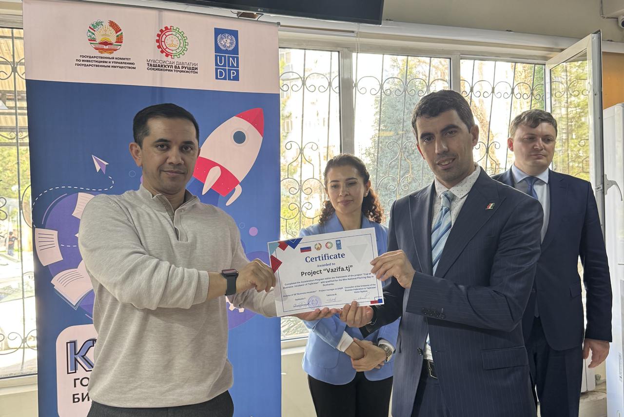 Команда @vazifatjk вчера завершила полный курс программы Кубка Бизнес-Инкубатора от Государственного Бизнес Инкубатора Таджикистана.
Программа курса была довольно интересной | Сетка — социальная сеть от hh.ru