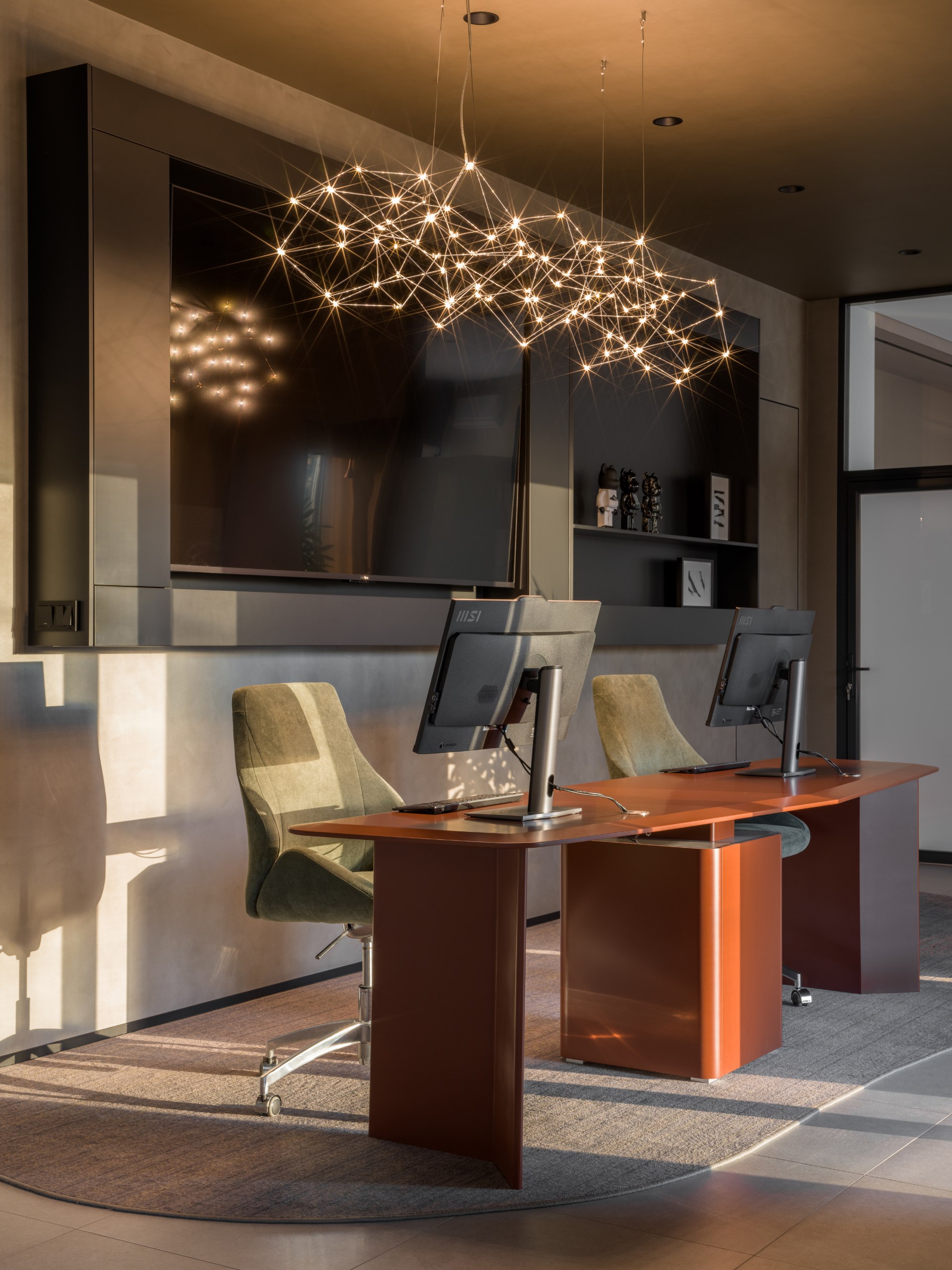 Может ли современная клиника выглядеть как модный бутик и при этом полностью соответствовать всем санитарным нормам? Дизайнеры студии INTERIUS создали интерьер, где эстетика и функциональность существ... | Сетка — социальная сеть от hh.ru