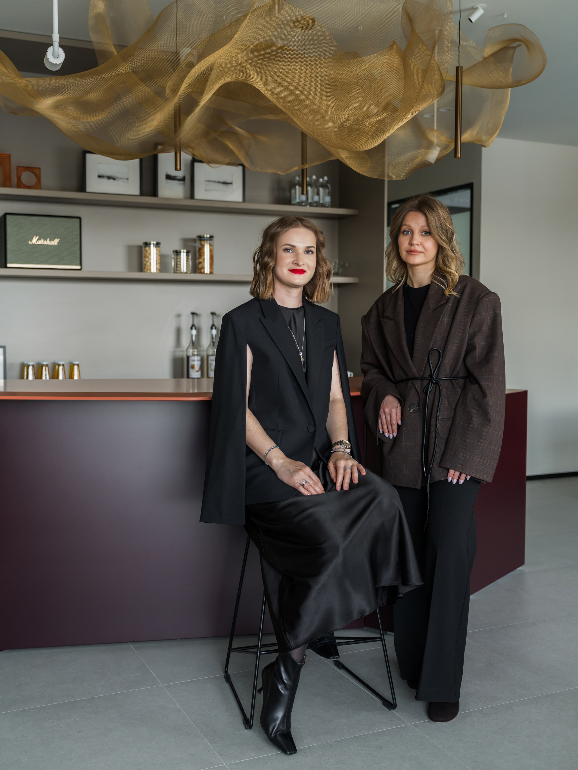 Может ли современная клиника выглядеть как модный бутик и при этом полностью соответствовать всем санитарным нормам? Дизайнеры студии INTERIUS создали интерьер, где эстетика и функциональность существ... | Сетка — социальная сеть от hh.ru