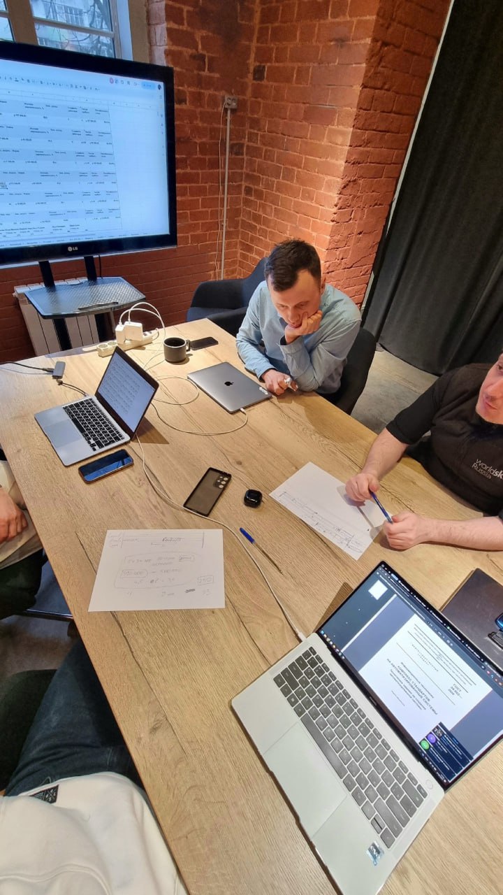 Как строить бизнес на миллиард без хаоса?
За 15 лет в предпринимательстве я прошёл через кризисы, масштабирование, выстраивание процессов с нуля – и собрал рабочие инструменты, которые действительно р... | Сетка — социальная сеть от hh.ru