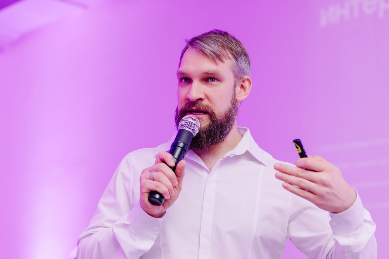 Как строить бизнес на миллиард без хаоса?
За 15 лет в предпринимательстве я прошёл через кризисы, масштабирование, выстраивание процессов с нуля – и собрал рабочие инструменты, которые действительно р... | Сетка — социальная сеть от hh.ru