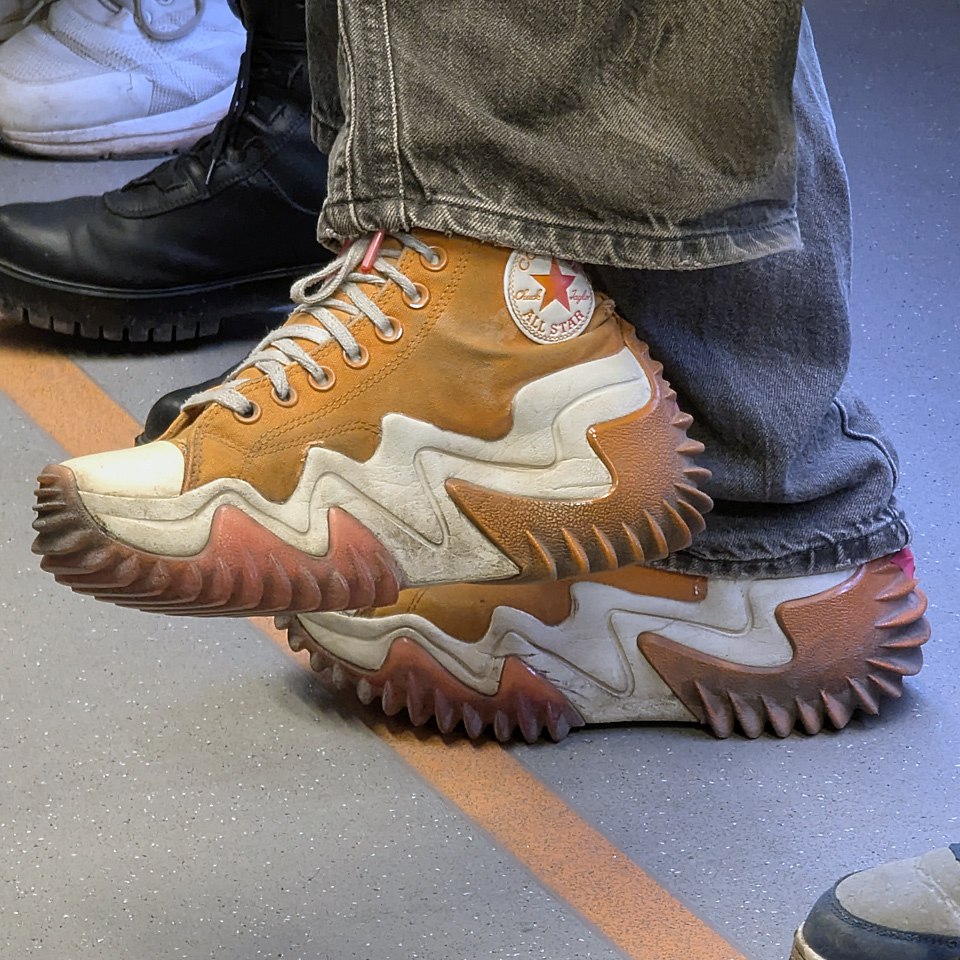 Вот этим Convers-ам я верю☝️
Run Star Motion High Desert Gradient Orange Monarch Strawberry-Jam
Ещё можно найти тут
🪙Цена#1
🪙Цена#2
🪙Цена#3
🪙Цена#4
Однако в этом году высокая подошва у линейки RUN STA... | Сетка — социальная сеть от hh.ru