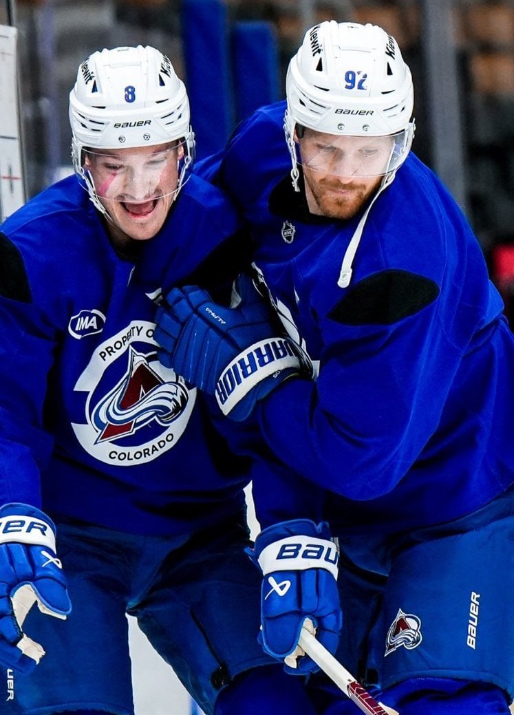 📢#RUMORS & #NEWS
👍 «Я спросил Гари Беттмэна, предполагает ли он поговорить с NHLPA об изменении формата плей-офф в предстоящих переговорах по CBA, вернуться к старому формату 1 на 8, 2 на 7 и т. д | Сетка — социальная сеть от hh.ru