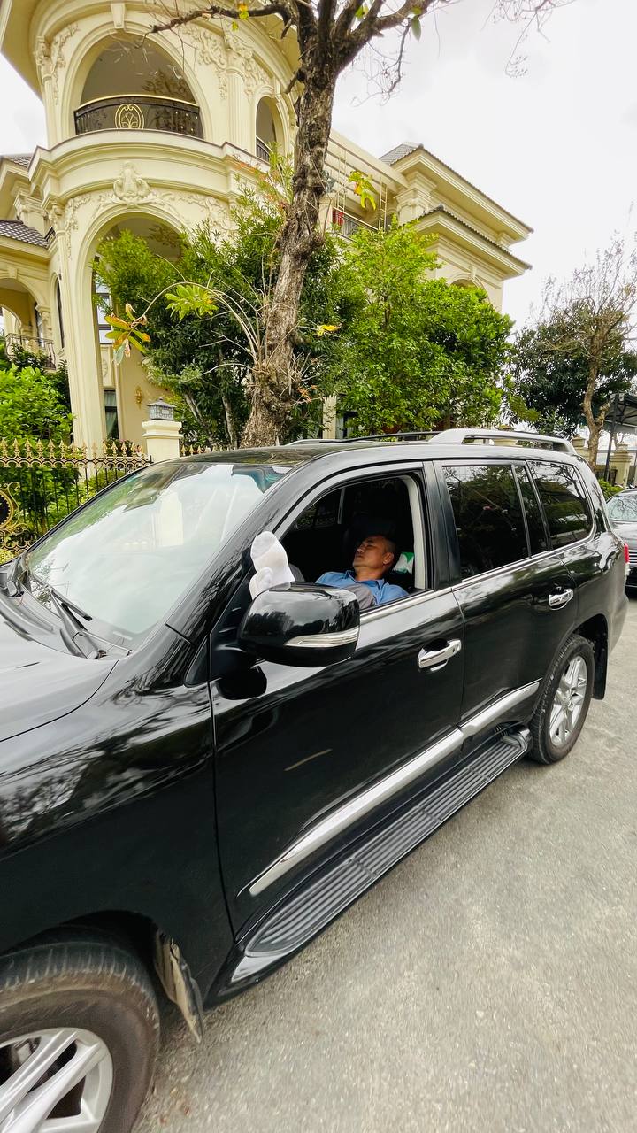 Поезд в средневековье. 
Провожающие, скорее выходите, чтоб не уехать с отъезжающими.
Раз в 6 месяцев переезжаю на новое место | Сетка — социальная сеть от hh.ru