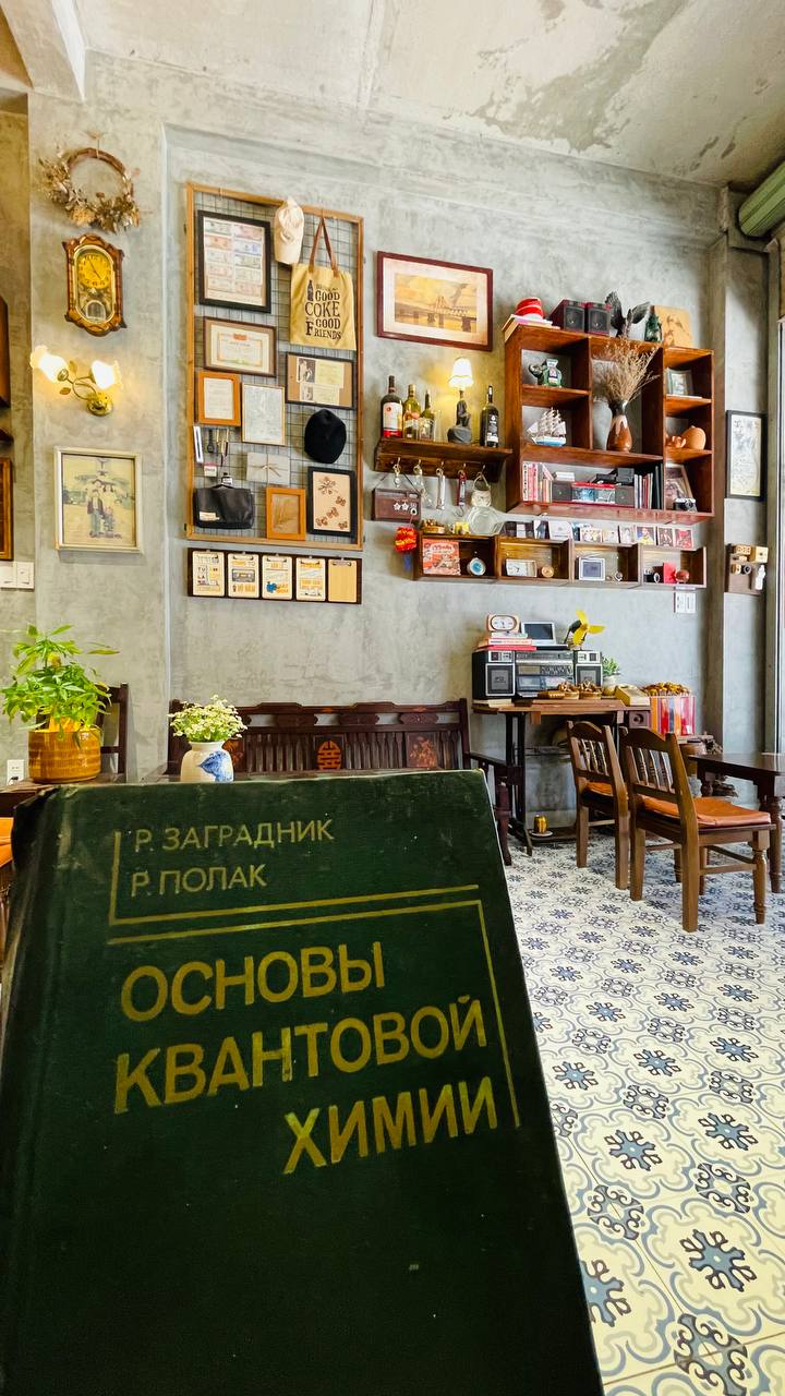 Поезд в средневековье. 
Провожающие, скорее выходите, чтоб не уехать с отъезжающими.
Раз в 6 месяцев переезжаю на новое место | Сетка — социальная сеть от hh.ru