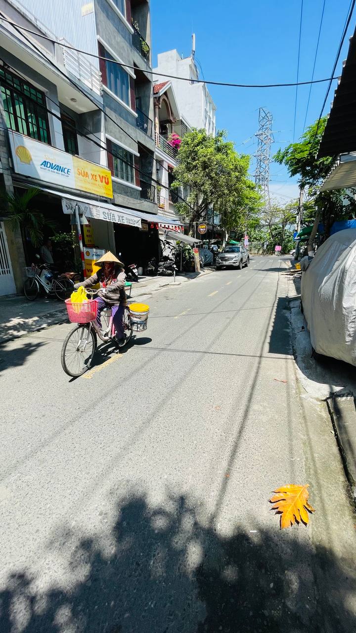 Поезд в средневековье. 
Провожающие, скорее выходите, чтоб не уехать с отъезжающими.
Раз в 6 месяцев переезжаю на новое место | Сетка — социальная сеть от hh.ru