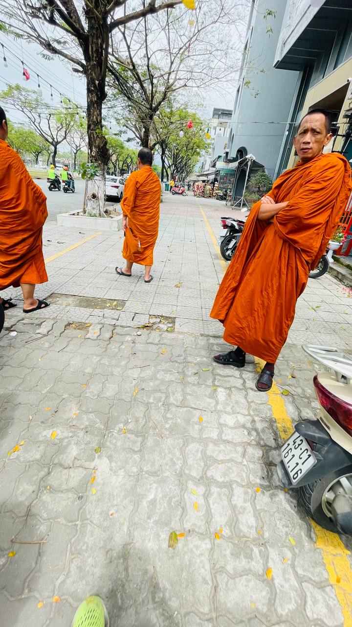 Поезд в средневековье. 
Провожающие, скорее выходите, чтоб не уехать с отъезжающими.
Раз в 6 месяцев переезжаю на новое место | Сетка — социальная сеть от hh.ru