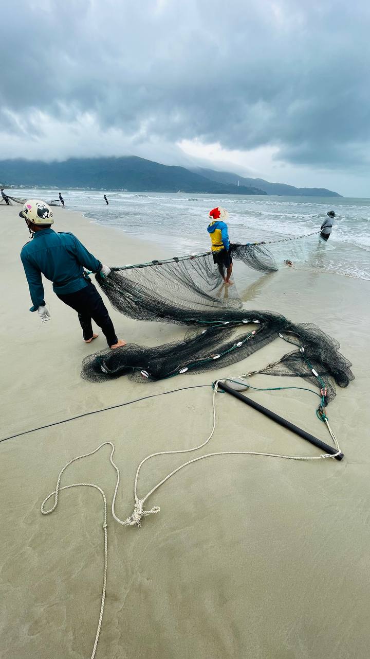 Поезд в средневековье. 
Провожающие, скорее выходите, чтоб не уехать с отъезжающими.
Раз в 6 месяцев переезжаю на новое место | Сетка — социальная сеть от hh.ru