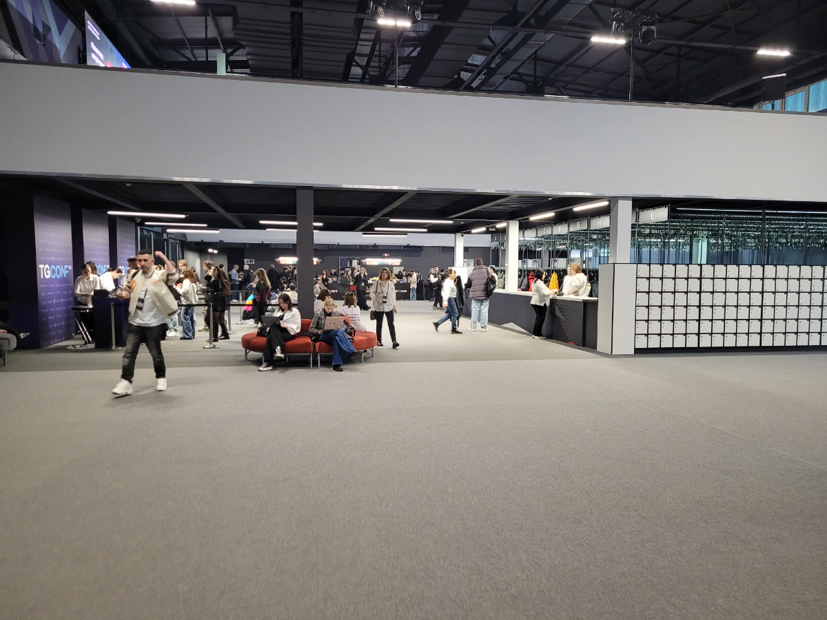 Уже на месте! Приехал в Main Stage на TGConf - готов к новым инсайтам и полезным знакомствам | Сетка — социальная сеть от hh.ru