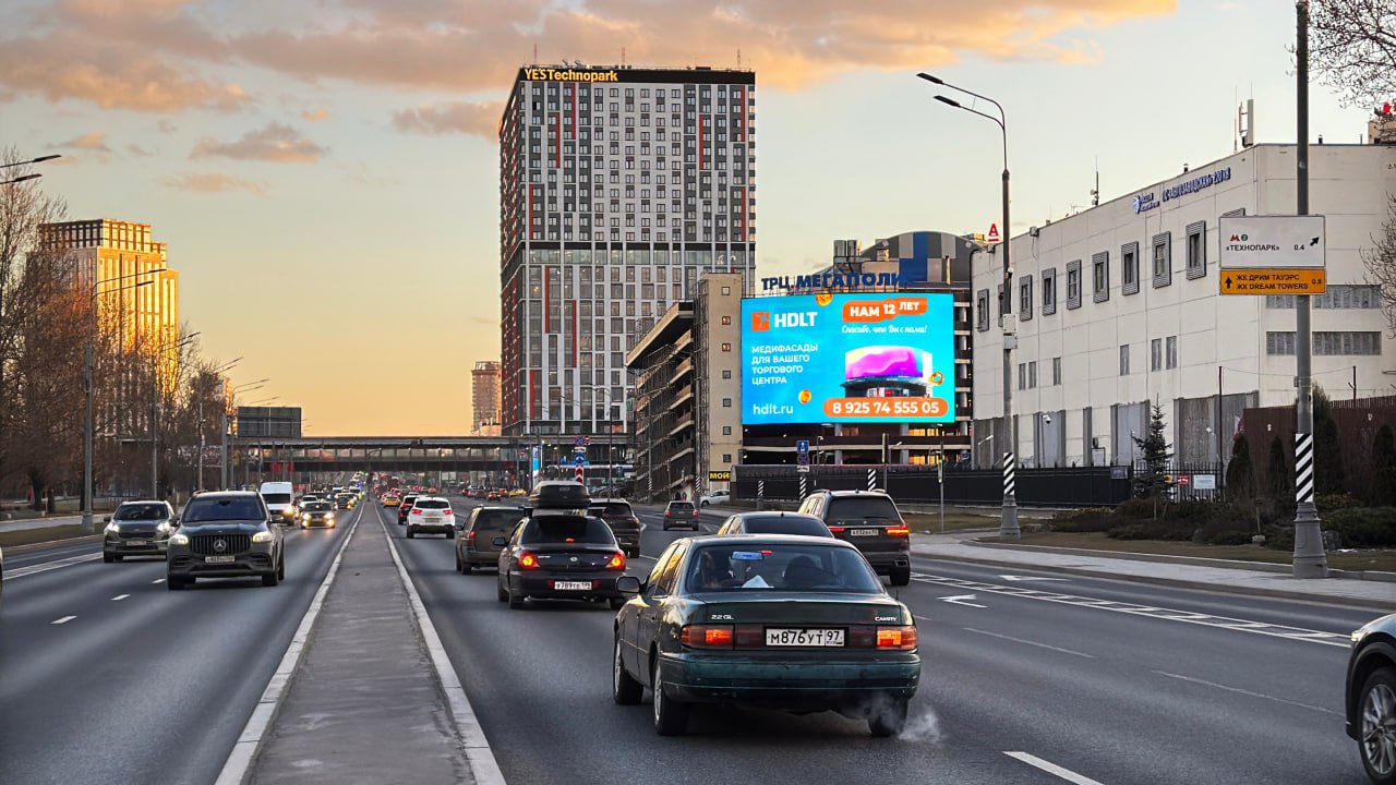 Команда GMG запустила 2 новых медиафасада на юге столицы.
Новый медиафасад площадью 264 кв.м. появился по адресу проспект Андропова, д. 8с2, сторона А. Ранее GMG сообщали о запуске стороны Б | Сетка — социальная сеть от hh.ru