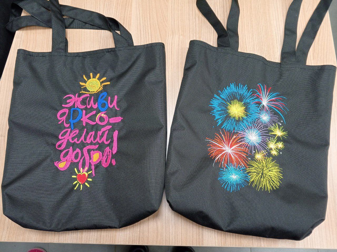 📍Что сегодня есть на нашем складе? Показываем и рассказываем.
👉Сумка-хобо с вышивкой “Волшебный цветок”. 
Материал - экокожа. Множество карманов внутри и снаружи | Сетка — социальная сеть от hh.ru