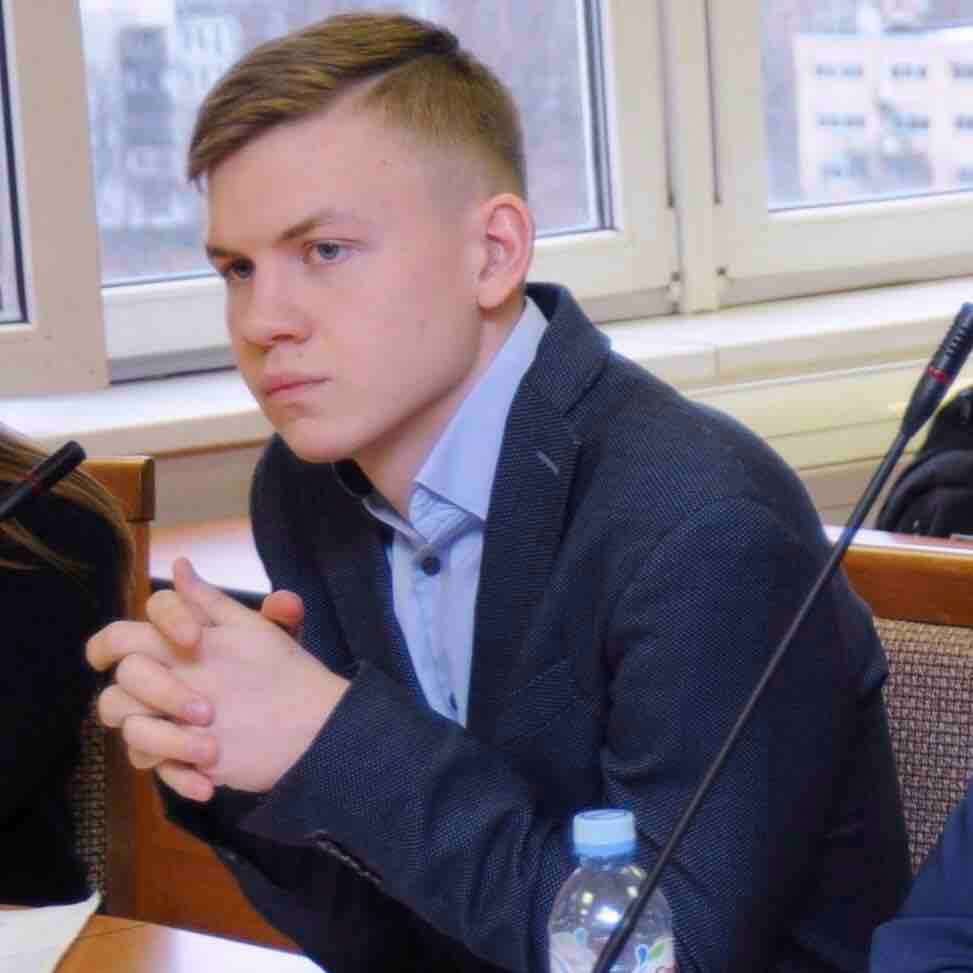 Денис Антонов