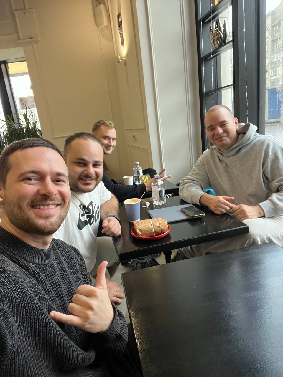 Мастермаинд подошел к концу
Раз в квартал мы с друзьями-предпринимателями встречаемся в разных городах и странах - отчитываемся по прошлой декларации и задачам, которые перед каждым из нас были постав... | Сетка — социальная сеть от hh.ru