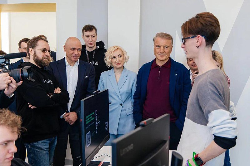 В Липецке открылся кампус «Школы 21»
Каждый желающий старше 18 лет может бесплатно получить востребованную ИТ-профессию в «Школе 21» от Сбера | Сетка — социальная сеть от hh.ru