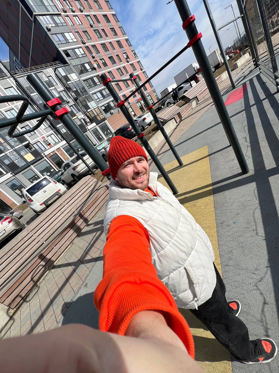 Дожить до 90 лет
Сейчас занимался на турниках/брусьях и познакомился с дедушкой, который тоже тренировался, ему скоро исполняется 90 лет 
Мы разговорились, я спросил в чем его принципы и секреты долго... | Сетка — социальная сеть от hh.ru