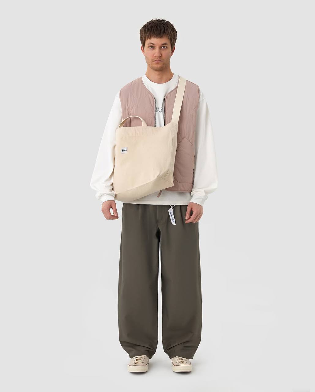 🗻 Wolee Tokyo: брюки, созданные для движения  
Если бы Токио можно было передать через одежду, он выглядел бы примерно так: широкие брюки Wolee — про свободу, ритм и баланс между суетой и неспешностью | Сетка — социальная сеть от hh.ru