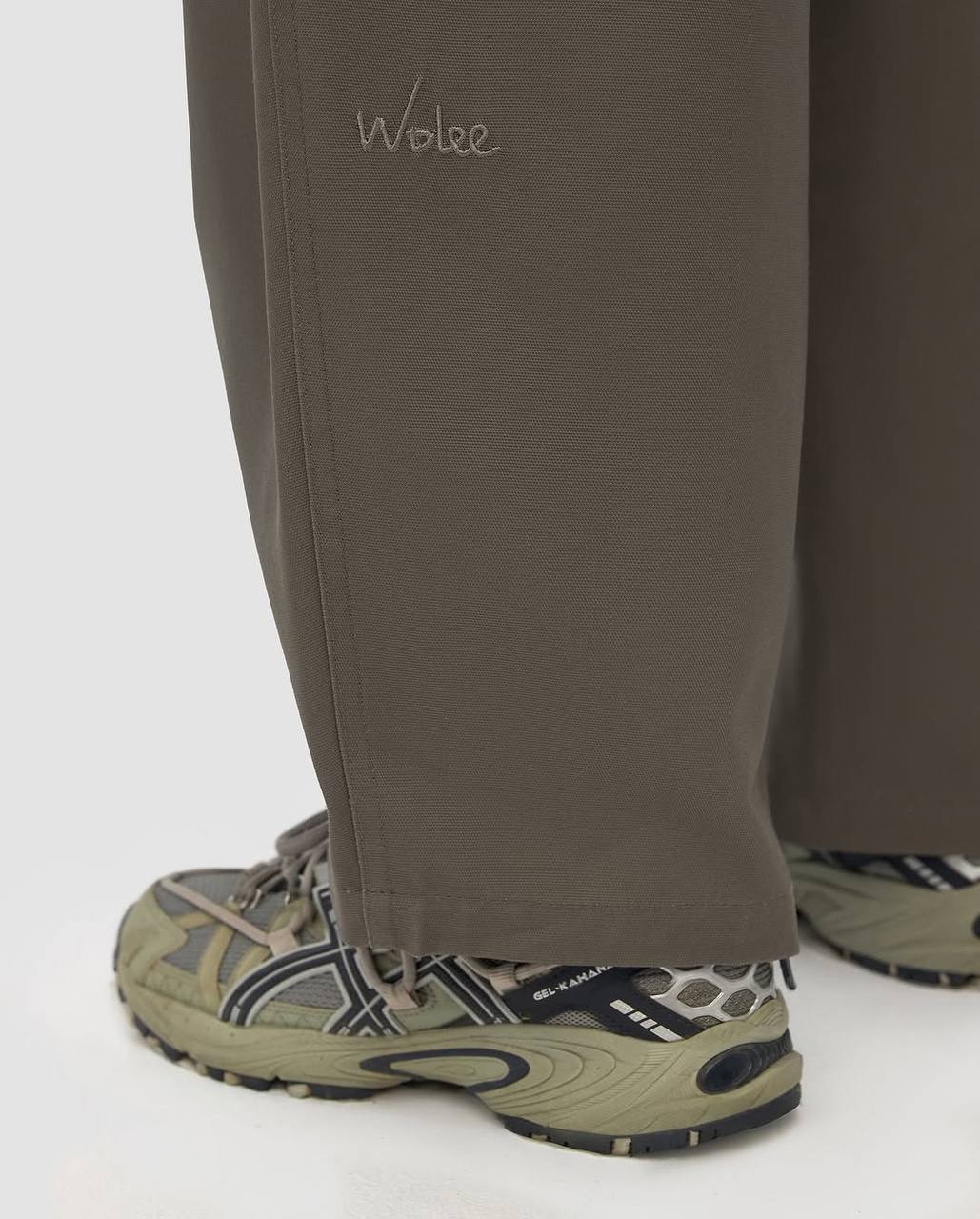 🗻 Wolee Tokyo: брюки, созданные для движения  
Если бы Токио можно было передать через одежду, он выглядел бы примерно так: широкие брюки Wolee — про свободу, ритм и баланс между суетой и неспешностью | Сетка — социальная сеть от hh.ru