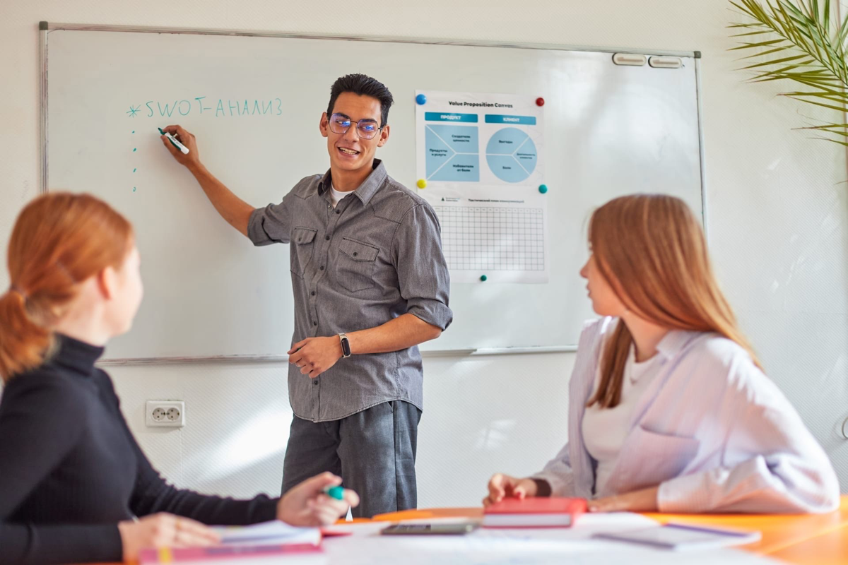 Люди управляют собой как компанией и покоряют рынок человеческих ресурсов🚀
Продолжим тему прошлого поста. Посмотрите на себя как на личную корпорацию, ЗАО «Я» | Сетка — социальная сеть от hh.ru