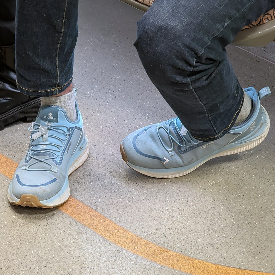 Не в курсе кто такие, да и хозяин видно, что из далёкого забугорья... Возможно там свои китайские поставщики | Сетка — социальная сеть от hh.ru