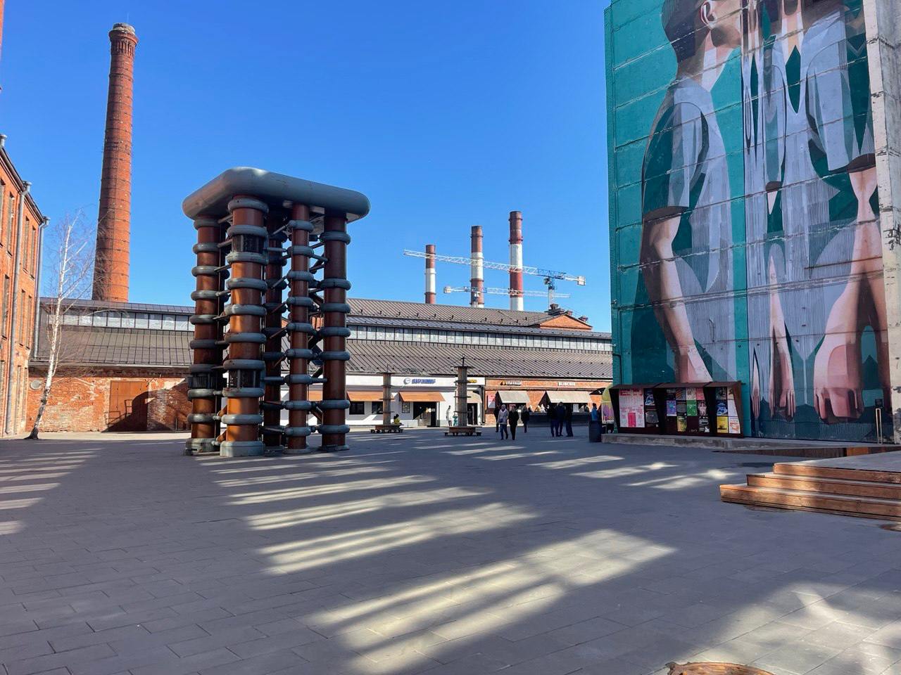 СЕВКАБЕЛЬ ПОРТ: новое пространство у воды  
Заглянул в Севкабель Порт — интересное место, где бывший завод превратили в современное городское пространство | Сетка — социальная сеть от hh.ru