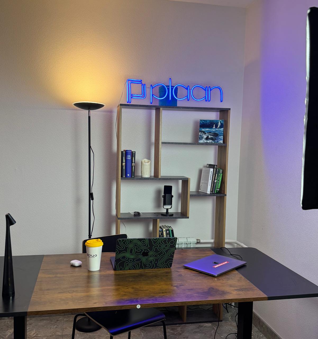 Топ-100 AI инструментов, бесплатный "убийца" Midjourney, Perplexity Pro со скидкой 96%, Sora без ограничений и другие материалы: самый полезный дайджест
Пока на других каналах народ перепечатывает дру... | Сетка — социальная сеть от hh.ru