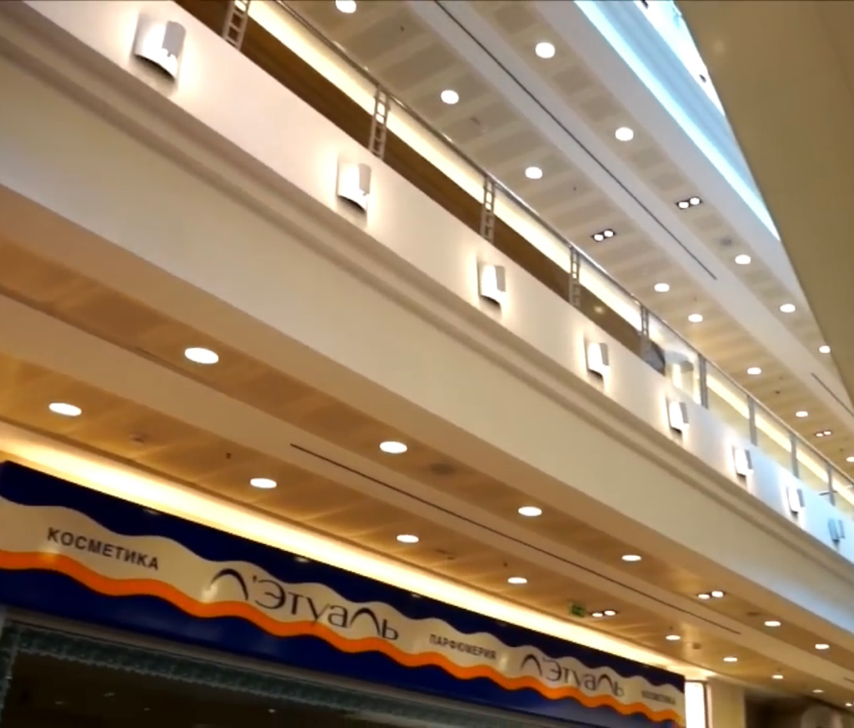 На фотографиях мало кому известный Новосибирский Тц - «ГРАНД СИТИ» который смог открыться и закрыться менее чем через год | Сетка — социальная сеть от hh.ru