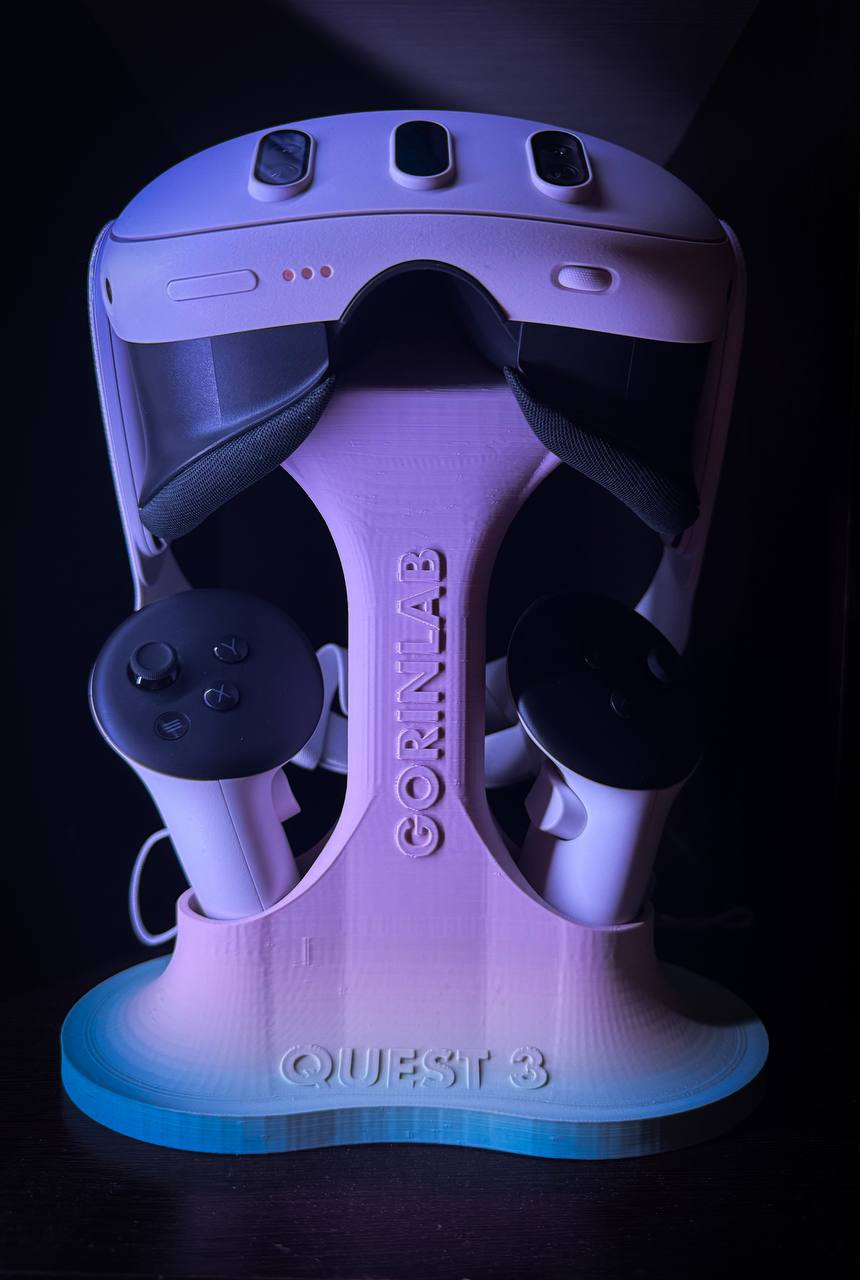 ПОДСТАВКА ПОД VR ОЧКИ
Привет, друзья! 👋
Купил VR от Meta — да, тот самый Oculus Quest 3. 🥽
Давно хотел закрыть этот гештальт: ещё с магистратуры в 2023, где я управлял роботом через VR | Сетка — социальная сеть от hh.ru