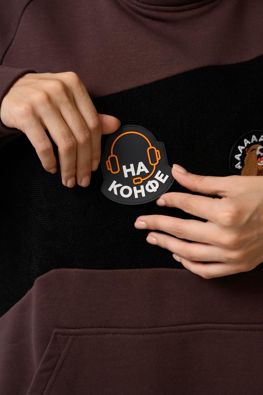 ✍️ StickPeek печатает
В 2025 году корпоративный мерч продолжает эволюционировать, отражая современные тенденции и потребности компаний | Сетка — социальная сеть от hh.ru