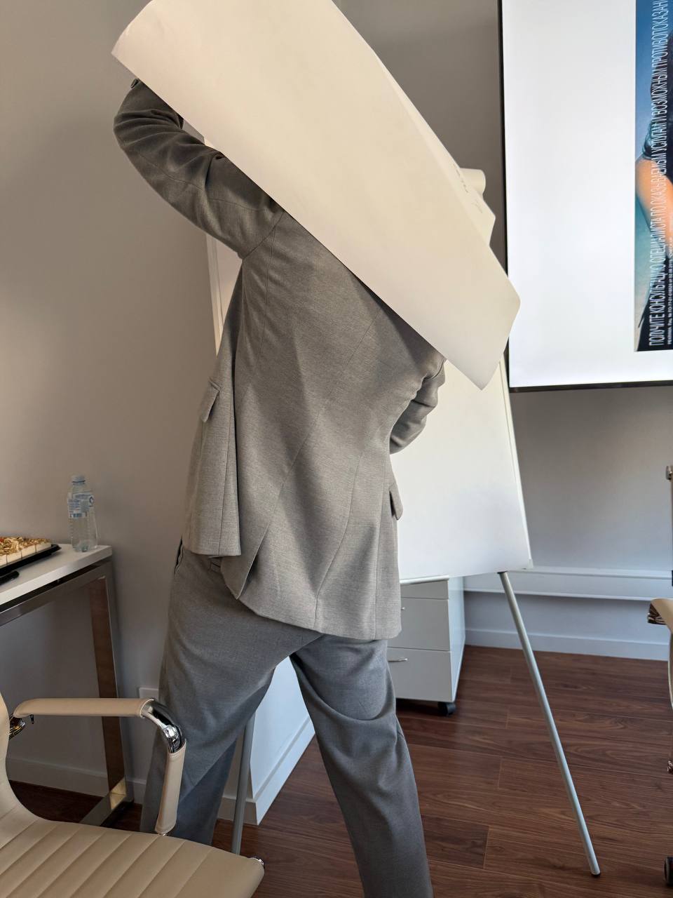 Вот так выглядит особо вдохновленный задачей модератор на стратсессии - фото #1 | Сетка — социальная сеть от hh.ru