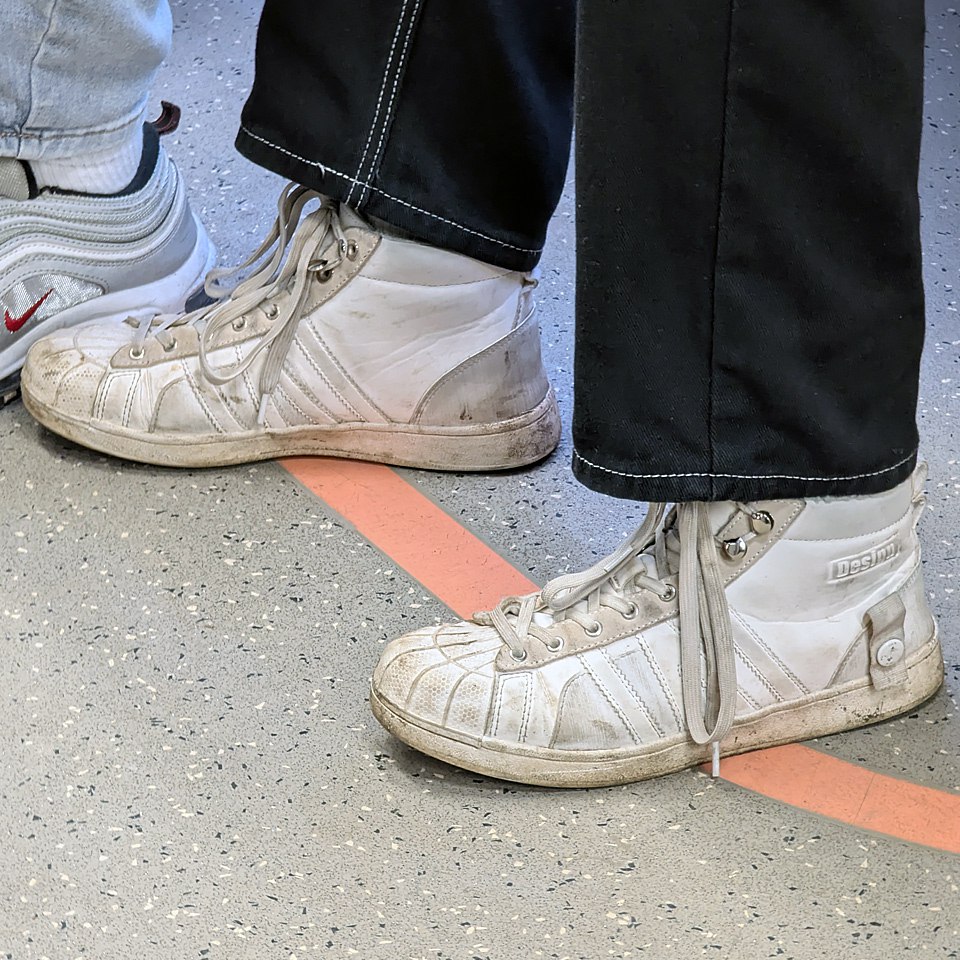 Мордахи прям Адидасовские, однако Ламода говорит, что это Patrol 👀
🪙Цена#1
🪙Цена#2
И о погоде 🌤
Сегодня в Москве малооблачно
Утром +5 🌤
Днём +9 🌤
Вечером +8 🌤
#обувь #март #2025г #ногимосковскогометро... | Сетка — социальная сеть от hh.ru