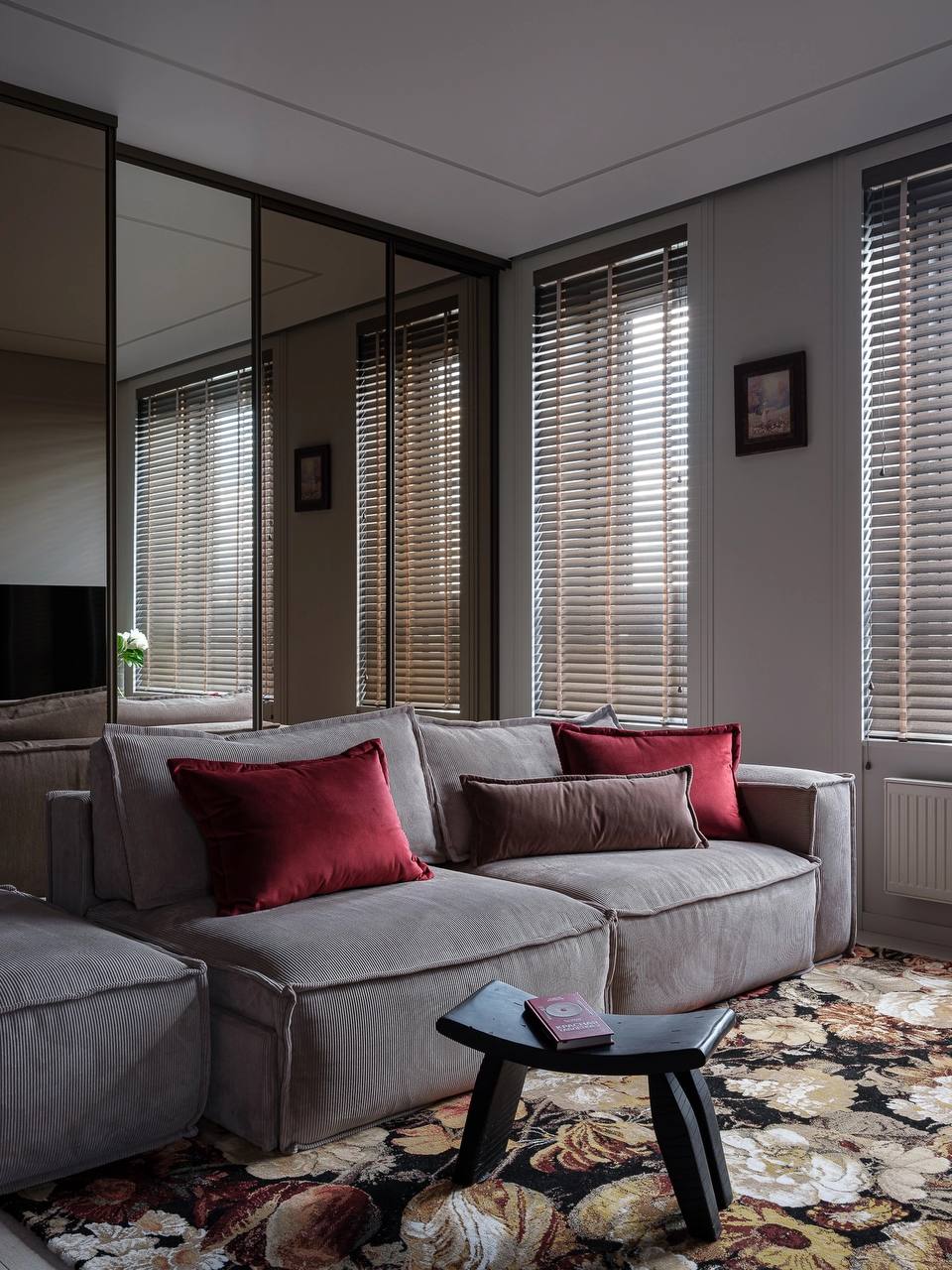 Функциональность, эстетика и немного ретро в интерьере небольшой квартиры по проекту дизайнера Марины Багуцкой —читайте и смотрите на сайте wajournal | Сетка — социальная сеть от hh.ru