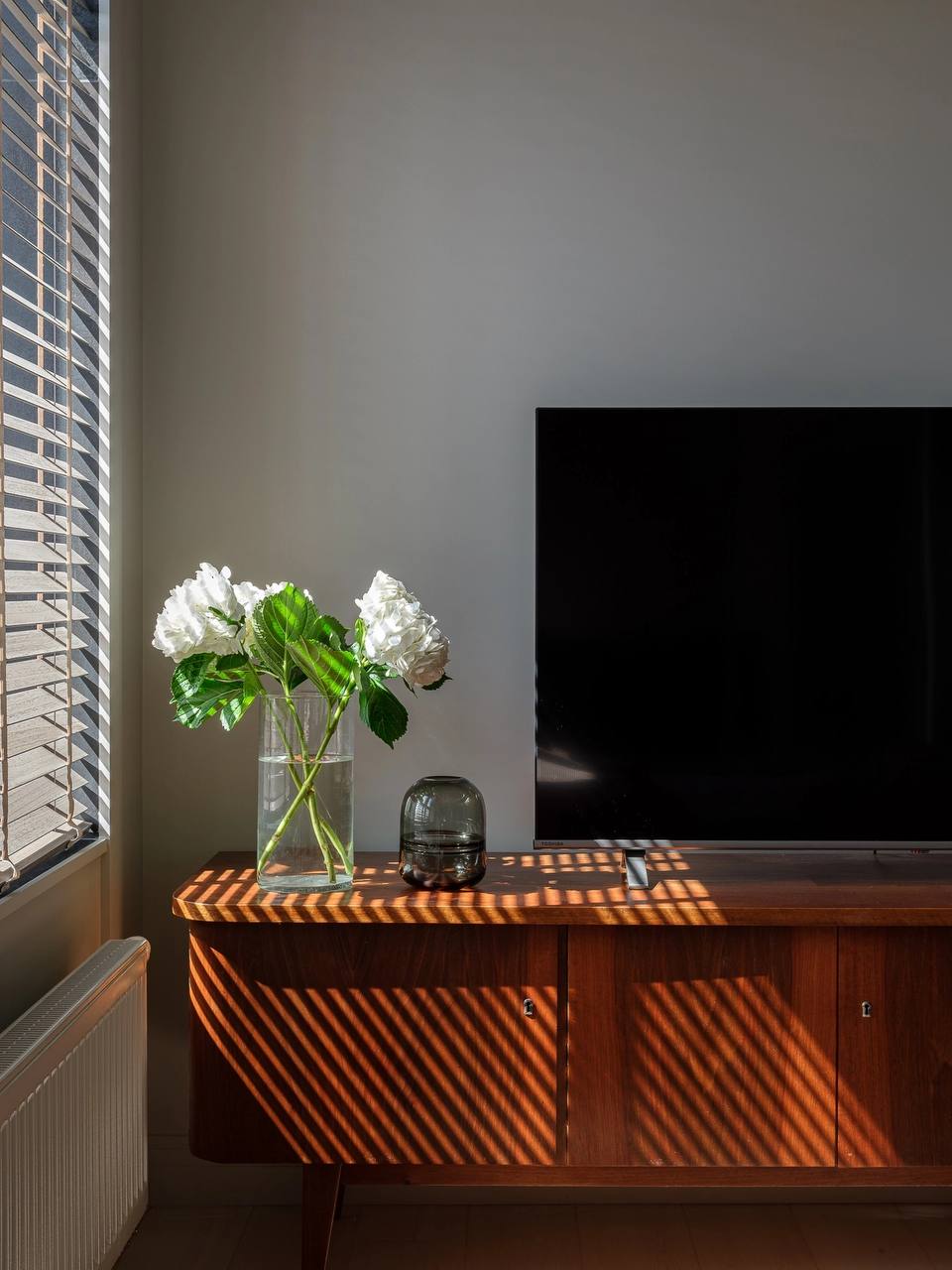 Функциональность, эстетика и немного ретро в интерьере небольшой квартиры по проекту дизайнера Марины Багуцкой —читайте и смотрите на сайте wajournal | Сетка — социальная сеть от hh.ru