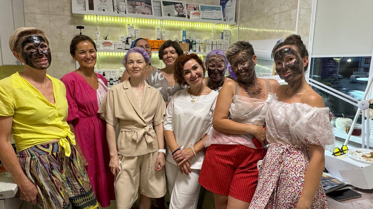 Рубрика среды
« школа красоты»
Поэтому буду вас немножко учить 😂
Да нет конечно, просто поделюсь тем что знаю вдруг вам пригодится 😉 | Сетка — социальная сеть от hh.ru