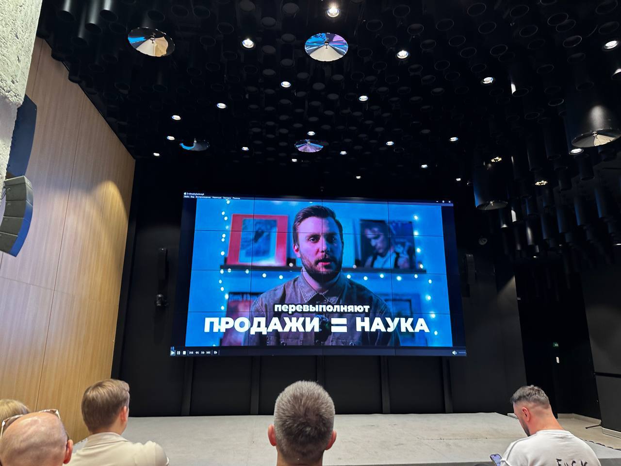 Принял участие в конференции моих друзей и партнеров TWIN24.ai — из-за плотного графика перелетов было решено записать видеовыступление | Сетка — социальная сеть от hh.ru