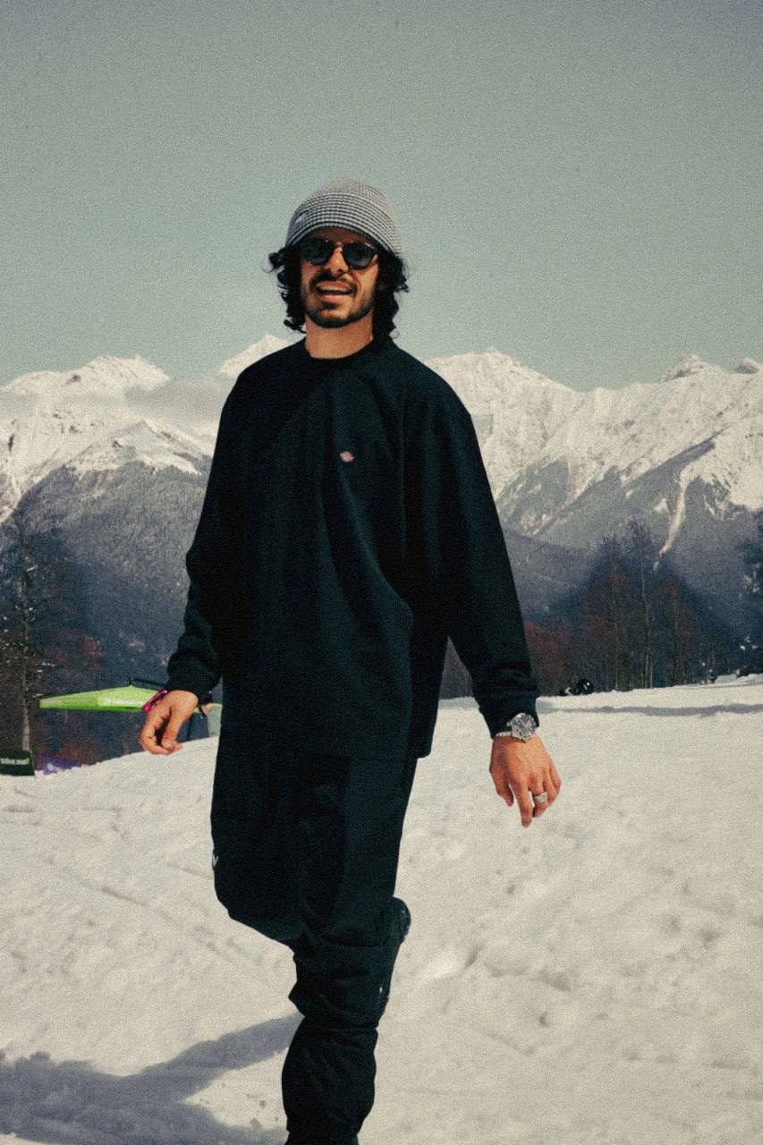 Дзен заколлабился с модным брендом Tears Of и выпустил лимитированный дроп одежды. В коллекции — лонгслив и футболка со стильным дизайном | Сетка — социальная сеть от hh.ru