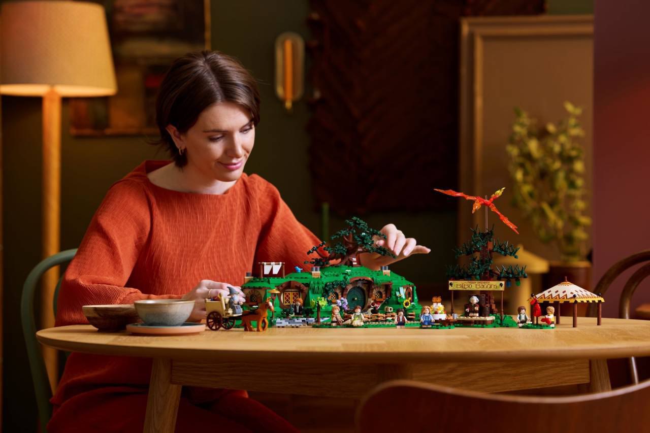 LEGO выпустят Шир по «Властелину колец» — деревня хоббитов поступит в продажу 5 апреля
Внутри будет Гендальф, хоббиты и детально проработанная нора Бильбо | Сетка — социальная сеть от hh.ru