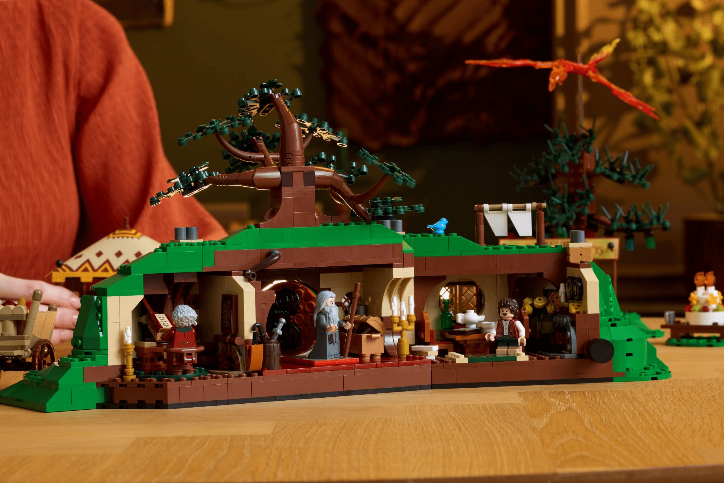 LEGO выпустят Шир по «Властелину колец» — деревня хоббитов поступит в продажу 5 апреля
Внутри будет Гендальф, хоббиты и детально проработанная нора Бильбо | Сетка — социальная сеть от hh.ru