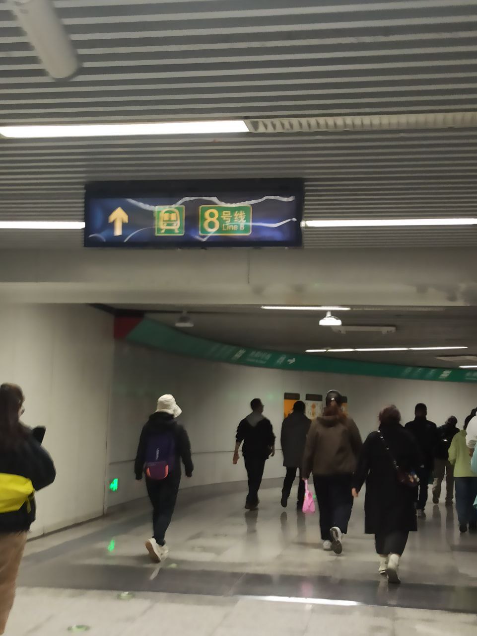 В метро Китае очень понятная навигация. Очень порадовало | Сетка — социальная сеть от hh.ru